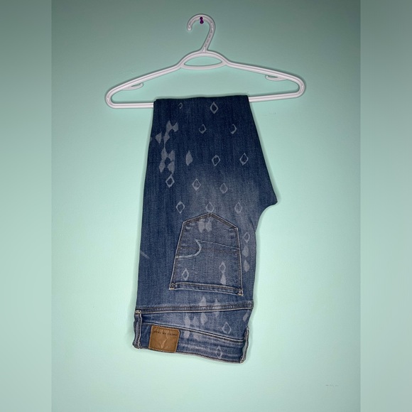 Ripped Jegging with Design - Picture 2 of 3